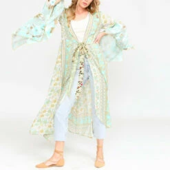 Deals β¨ Aratta Forever Lilies Topper π